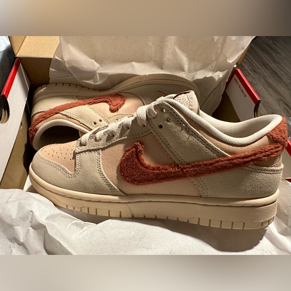 Nike Dunk Low 7.5 women’s and 6 men’s/boy’s